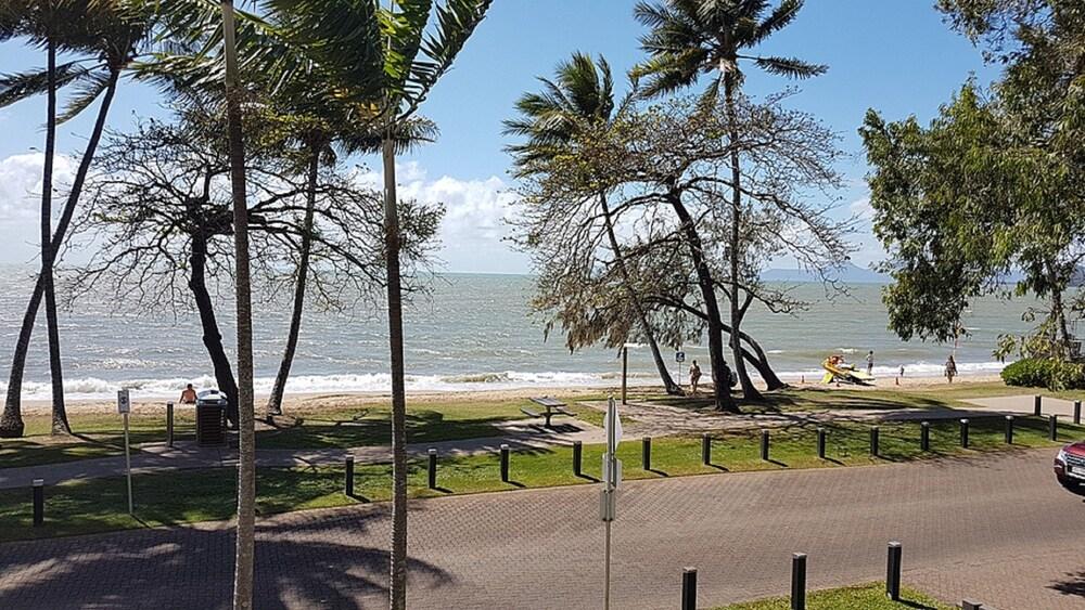 Alassio Palm Cove Hotel Exterior photo