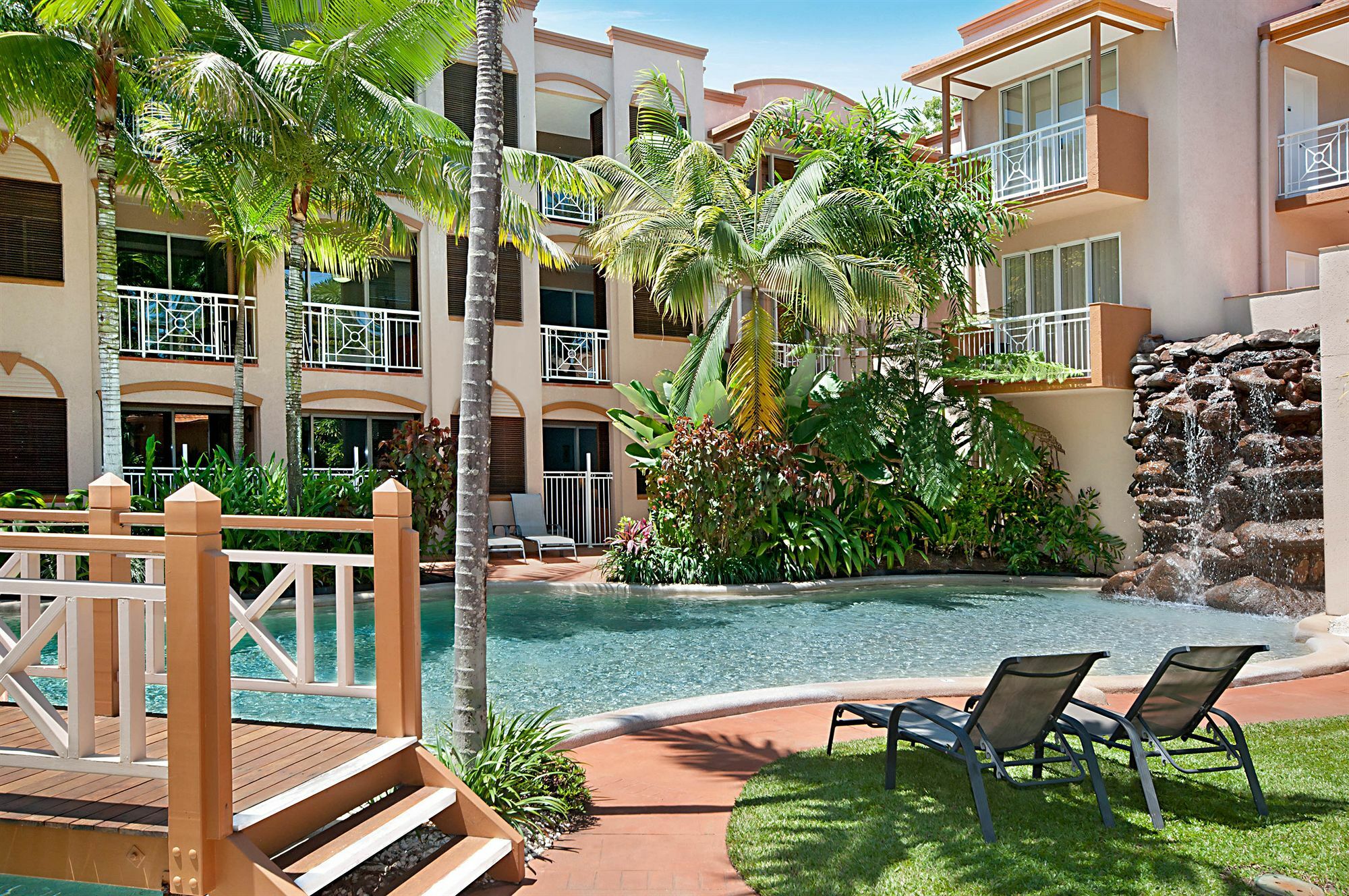 Alassio Palm Cove Hotel Exterior photo