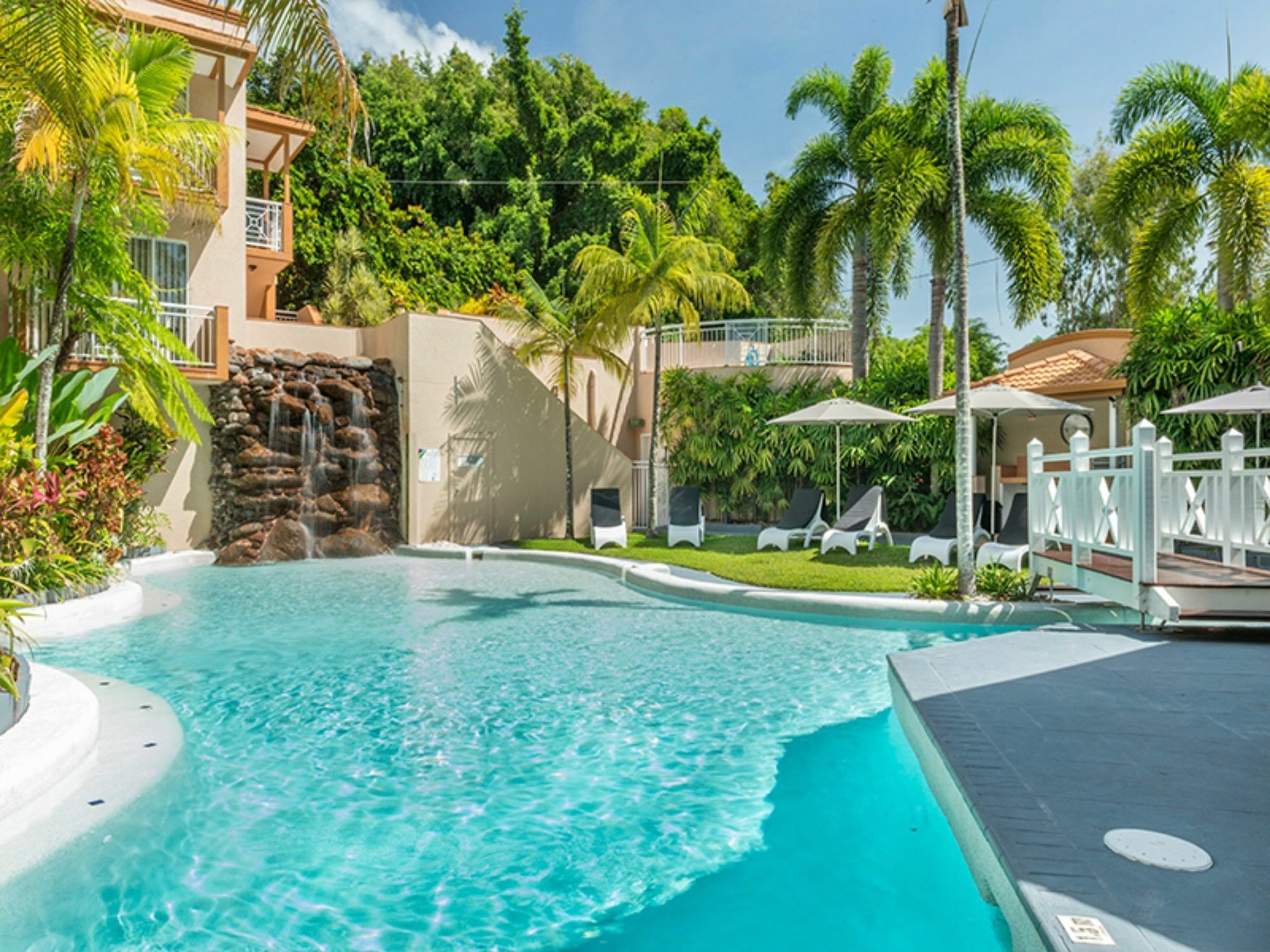 Alassio Palm Cove Hotel Exterior photo